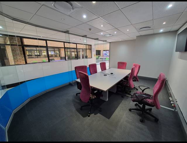 1,832M² OFFICE FOR SALE IN WOODMEAD